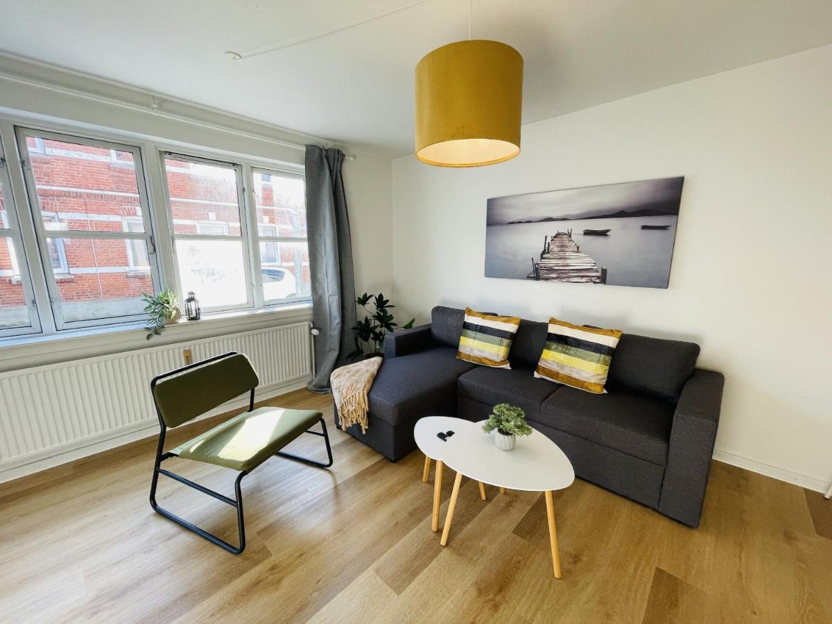 Aday - Central Terrace Apartment In Hjorring Ngoại thất bức ảnh