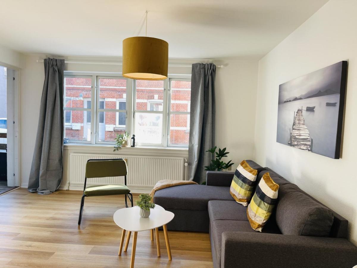 Aday - Central Terrace Apartment In Hjorring Ngoại thất bức ảnh